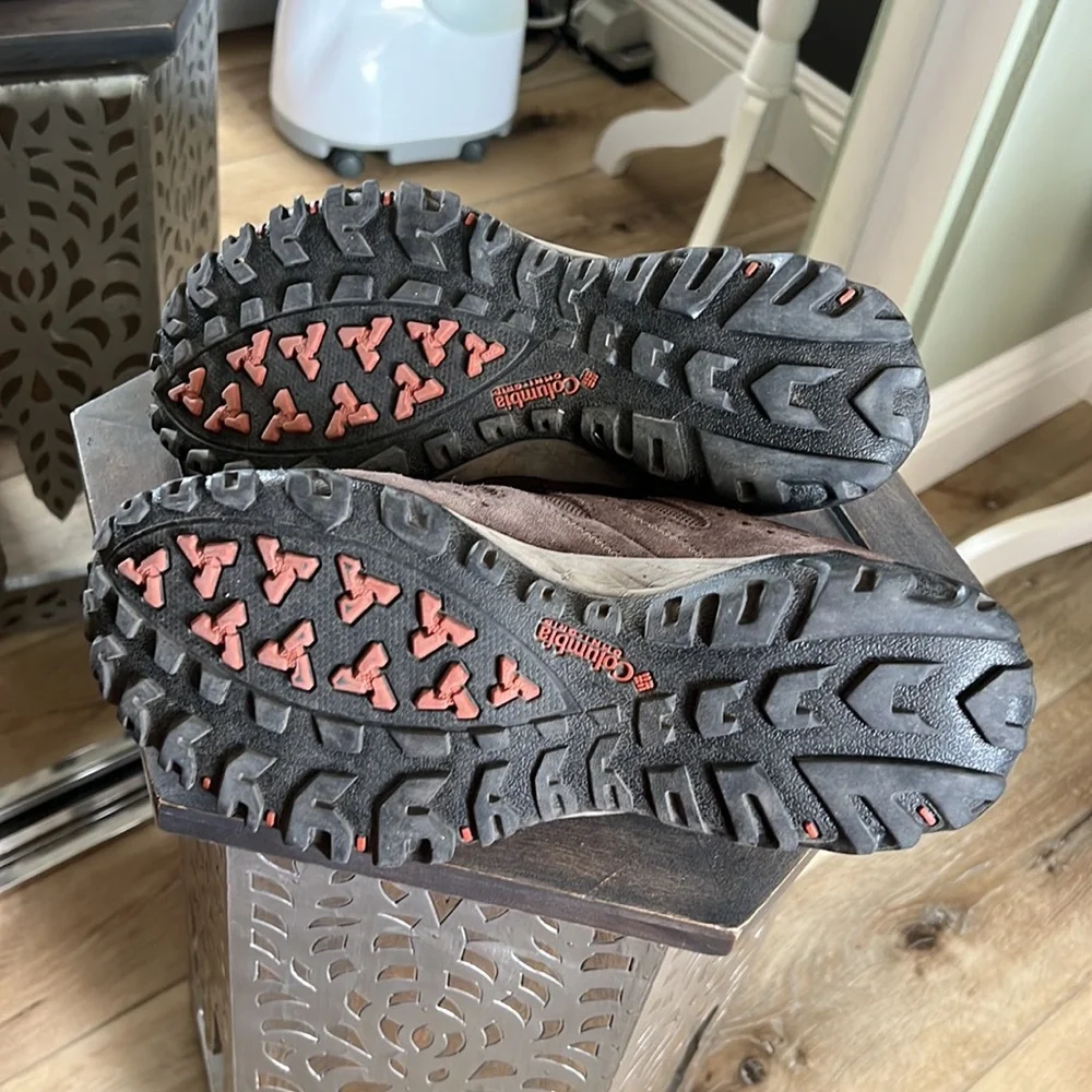 1 hour sale. Columbia, mens 9, cross trail sneaker - Picture 6 of 7
